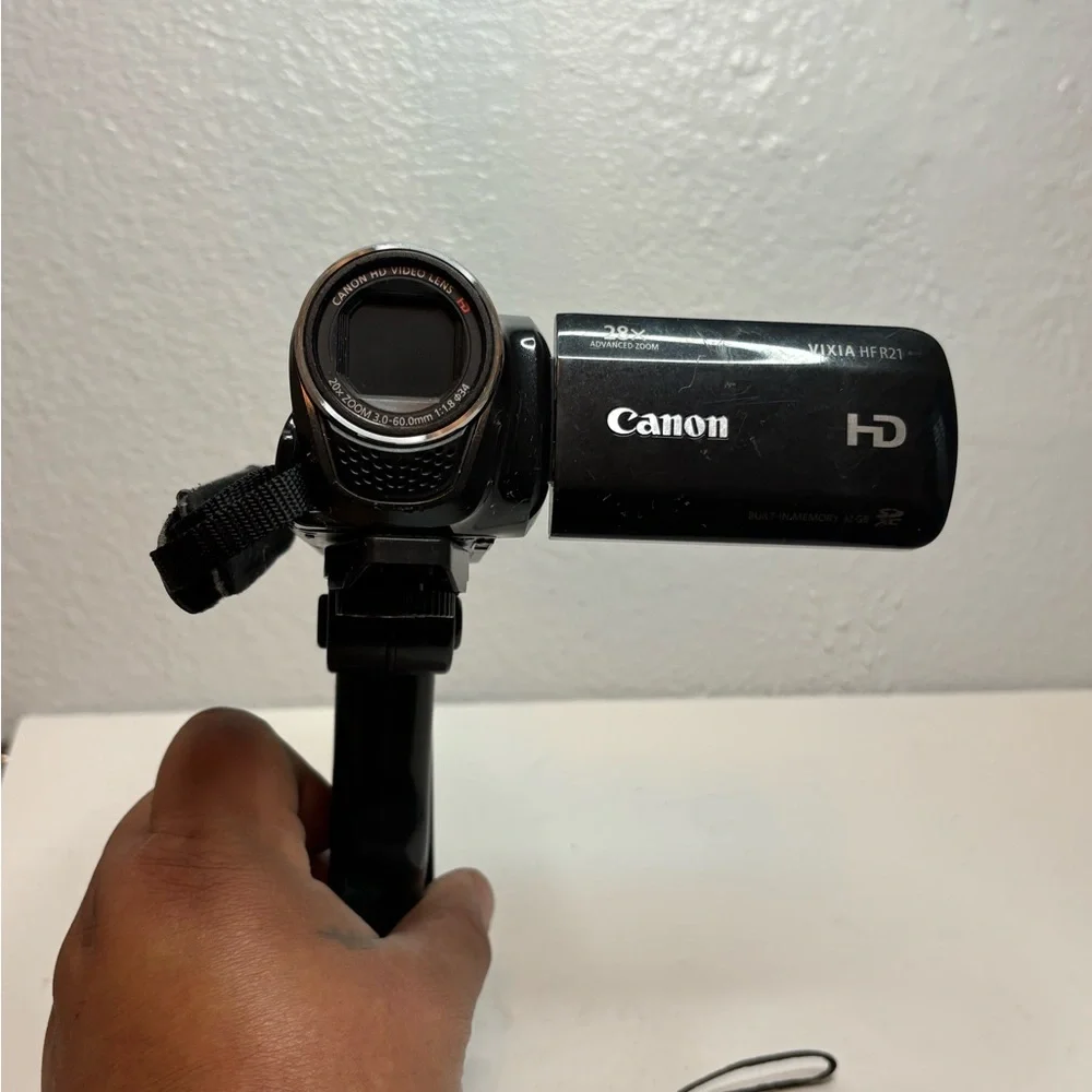 Canon VIXIA HF R21 Black HD Camcorder untested no charger